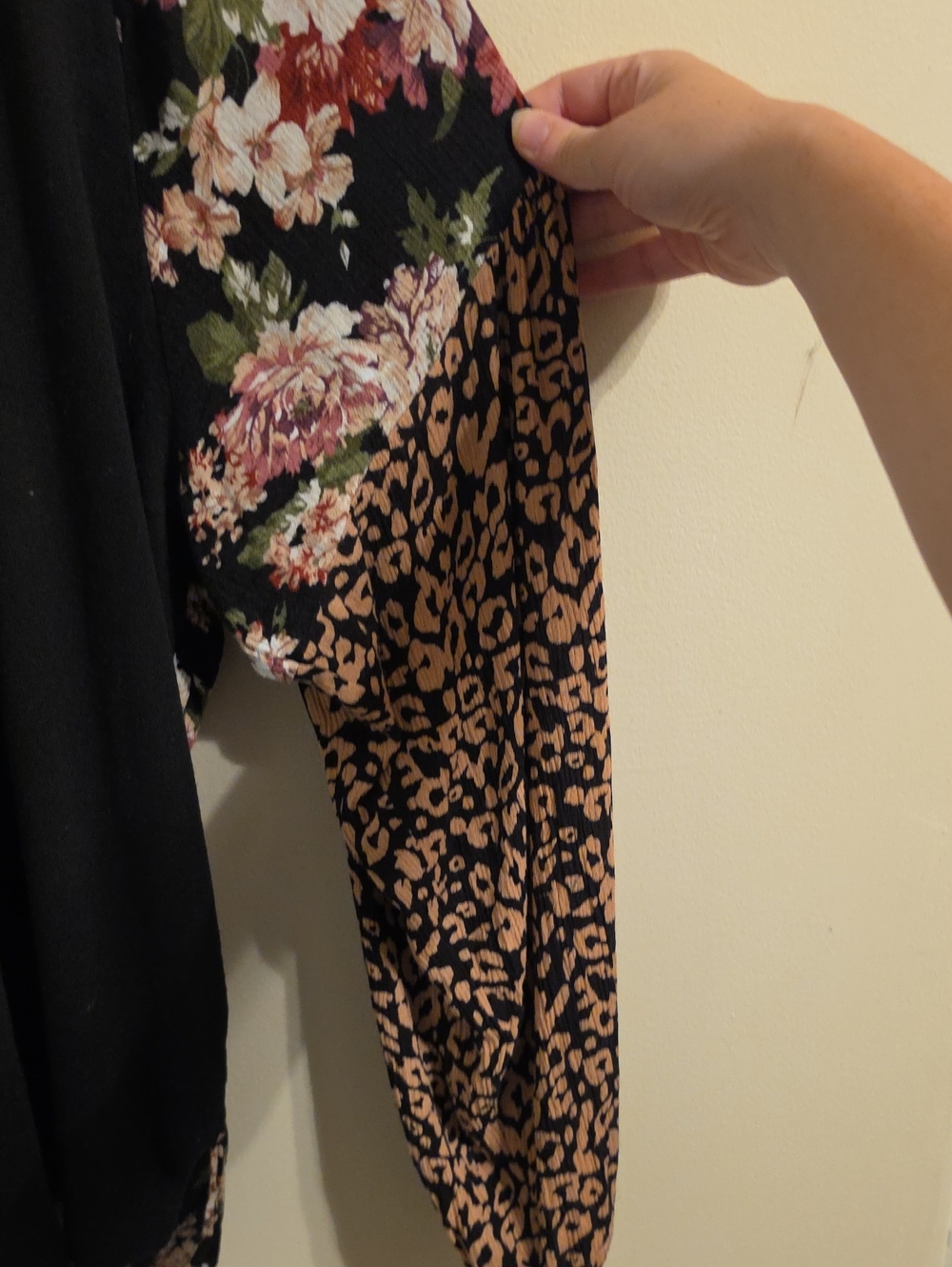 Umgee Oversized Black Patchwork Sleeve Blouse. In EUC - Picture 4 of 7